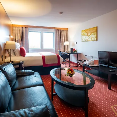 Otel Le M & Bordeaux Aeroport By & Preference