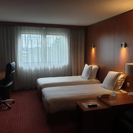 Le M & Bordeaux Aeroport By & Preference 4* Мериньяк