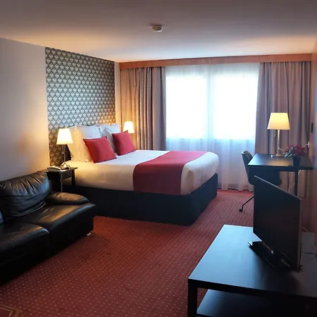 Отель Le M & Bordeaux Aeroport By & Preference 4*