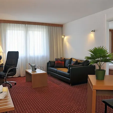 Le M & Bordeaux Aeroport By & Preference Hotel Mérignac